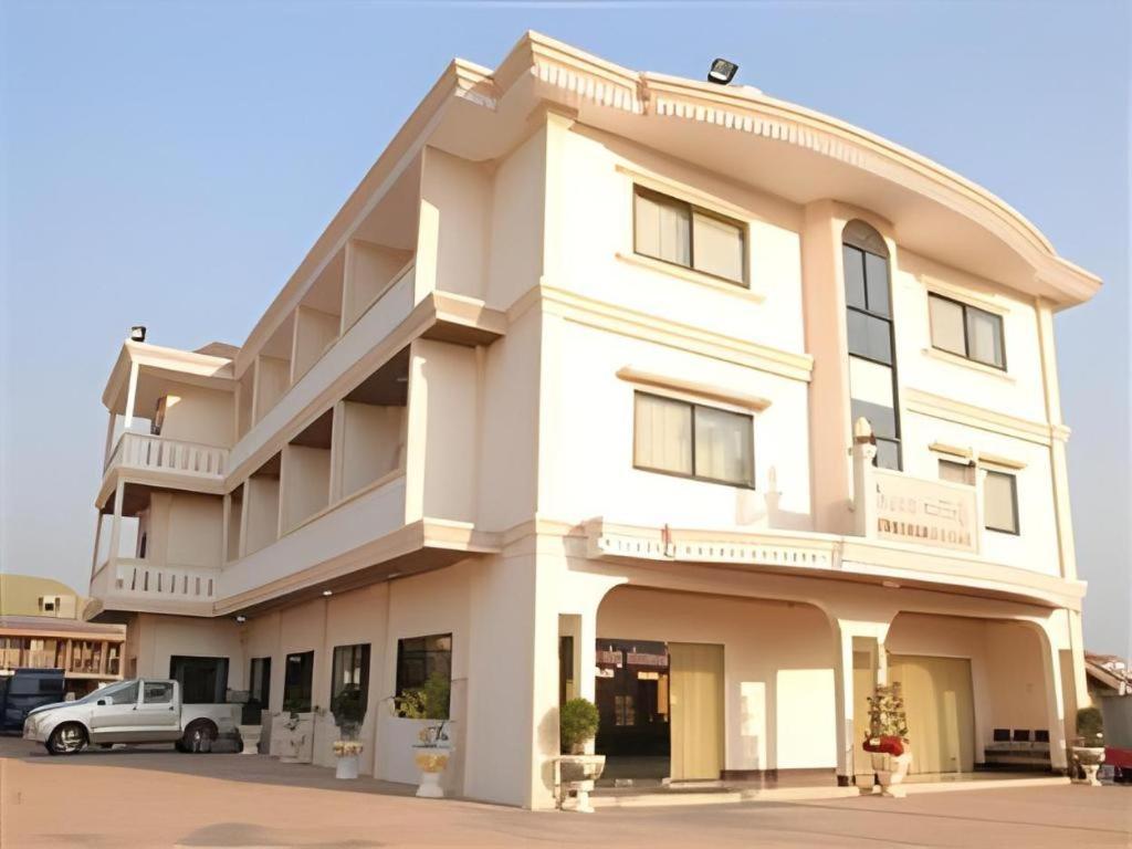 Chaleunehoung Hotel Вьентьян Экстерьер фото